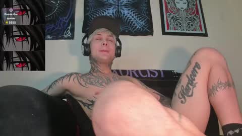 david guzman i model independenthelp me with a thumbs up online show from 18, 11, 2025