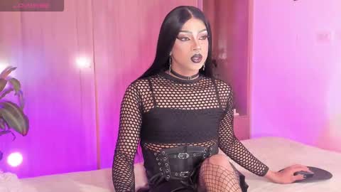 Snapshot of vampy__cinna chatting on 5, 10, 2025 Cinnamon online show from 5, 10, 2025