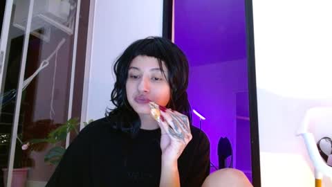 Snapshot of vandalovee chatting on 7, 1, 2025 Babi Alu online show from 7, 1, 2025