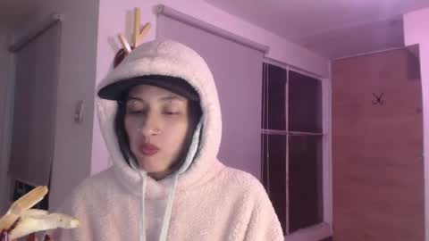 Snapshot of vandalovee chatting on 11, 1, 2025 Babi Alu online show from 11, 1, 2025