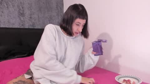 Snapshot of vandalovee chatting on 2, 3, 2025 Babi Alu online show from 2, 3, 2025