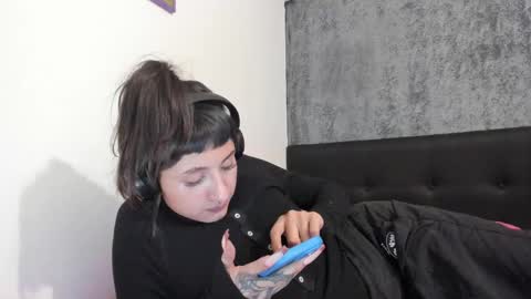 Snapshot of vandalovee chatting on 4, 3, 2025 Babi Alu online show from 4, 3, 2025