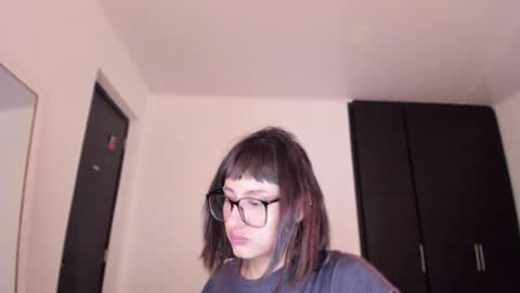 Snapshot of vandalovee chatting on 6, 10, 2025 Babi Alu online show from 6, 10, 2025