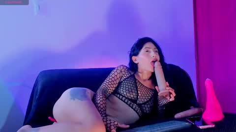 Snapshot of vanessa_gonzaless chatting on 3, 10, 2025 Vanessa online show from 3, 10, 2025
