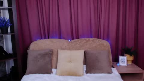 vanessa_moonn online show from 7, 3, 2025