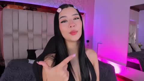 vanessaduval online show from 11, 11, 2025