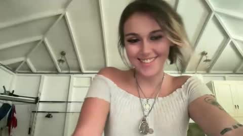 vanessaluvs2play online show from 9, 11, 2025