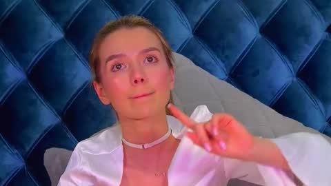 VanessaVienne online show from 8, 3, 2026