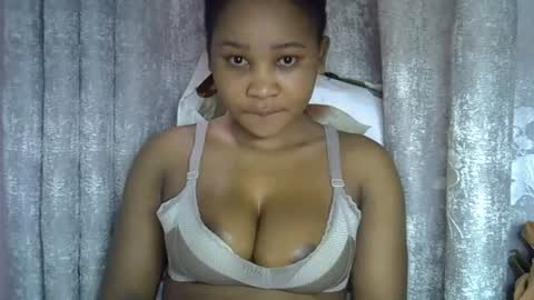 Snapshot of vanillavenus chatting on 3, 8, 2026 vanillavenus online show from 3, 8, 2026