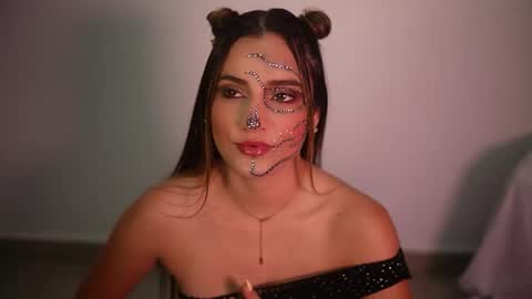 Vanilu online show from 7, 10, 2025