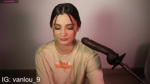 Vanilu online show from 11, 10, 2025