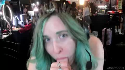 Snapshot of vawnievoulphie chatting on 18, 10, 2025 Vawnie Voulphie online show from 18, 10, 2025
