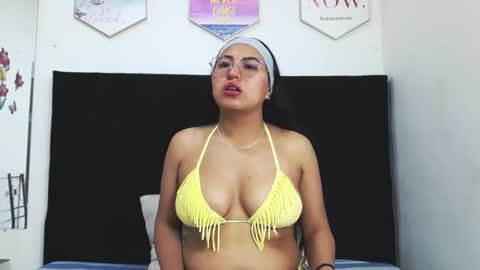 Snapshot of vcoralper chatting on 1, 12, 2025 vcoralper online show from 1, 12, 2025