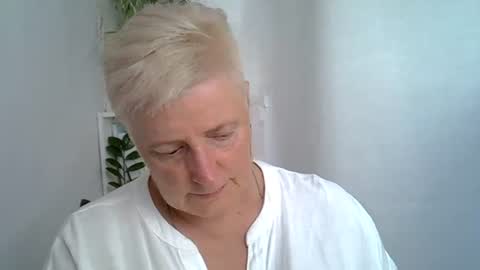 Snapshot of vea_motty chatting on 17, 7, 2026 vea_motty online show from 17, 7, 2026
