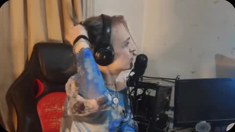 Snapshot of veelucious chatting on 8, 10, 2025 veelucious online show from 8, 10, 2025
