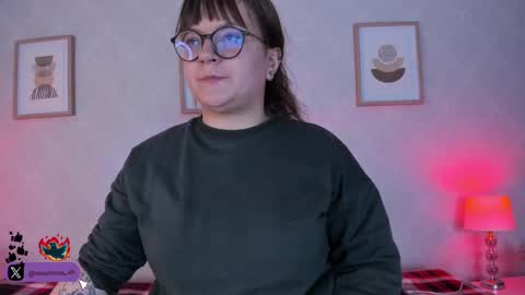 Vee Simons online show from 12, 9, 2025