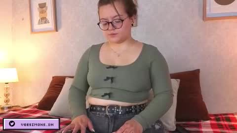 Vee Simons online show from 25, 3, 2026