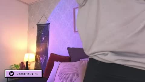 Vee Simons online show from 29, 5, 2026