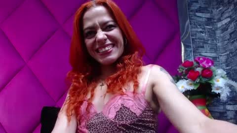 Snapshot of vellaparis chatting on 8, 1, 2025 vellaparis online show from 8, 1, 2025