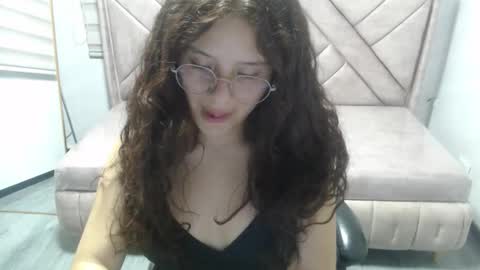 velvet_moon_v online show from 3, 3, 2026