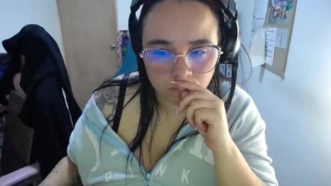 Snapshot of velvetoffice chatting on 24, 10, 2025 eri online show from 24, 10, 2025
