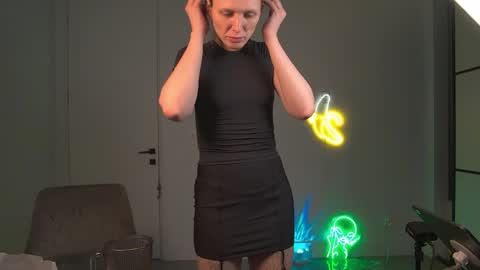 VelvetTGirl online show from 8, 4, 2026