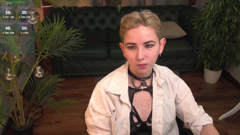 Snapshot of velvetvalkyries chatting on 7, 1, 2025 CLEOshort hair TIna long hair online show from 7, 1, 2025