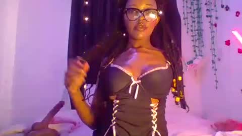 COCO XOXO online show from 8, 10, 2025