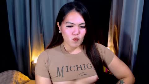 Snapshot of venus_colly chatting on 21, 4, 2026 I am Colly Your mystery girl online show from 21, 4, 2026