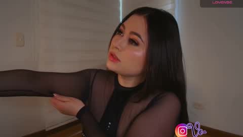 Snapshot of venus_leroy chatting on 26, 10, 2025 Venus online show from 26, 10, 2025