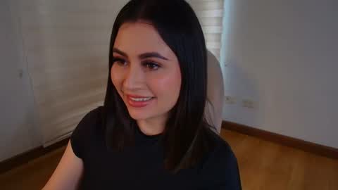 Snapshot of venus_leroy chatting on 23, 11, 2025 Venus online show from 23, 11, 2025