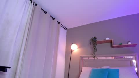 Snapshot of venus_reid chatting on 4, 1, 2025 venus_reid online show from 4, 1, 2025