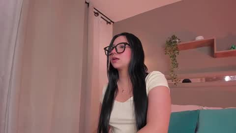 Snapshot of venus_reid chatting on 2, 3, 2025 venus_reid online show from 2, 3, 2025