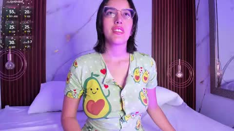 Snapshot of venusgreys1_ chatting on 16, 9, 2025 Venus online show from 16, 9, 2025