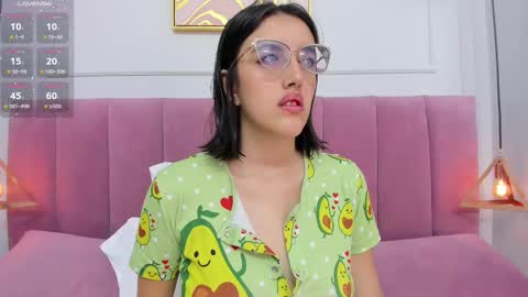 Snapshot of venusgreys1_ chatting on 17, 10, 2025 Venus online show from 17, 10, 2025