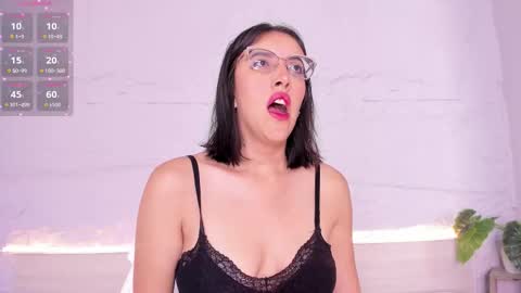 Snapshot of venusgreys1_ chatting on 19, 11, 2025 Venus online show from 19, 11, 2025