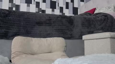 venusinylons online show from 5, 3, 2026