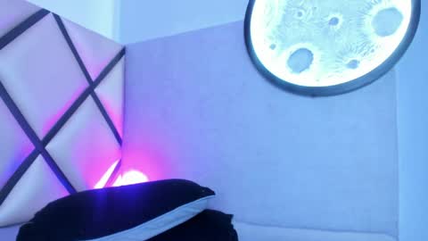 venuss_03 online show from 1, 4, 2026