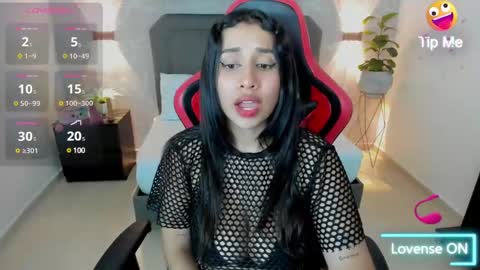 Snapshot of venuz_lee chatting on 27, 1, 2025 Nice to greet you my name is Vanessa online show from 27, 1, 2025