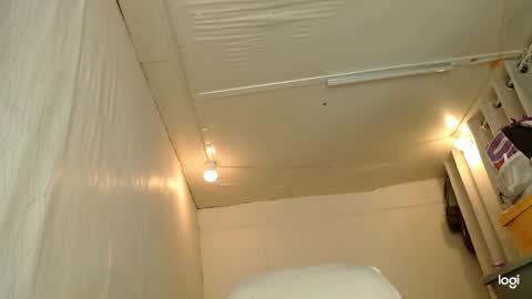 Snapshot of vera_octopus chatting on 18, 5, 2026 CHLOE the C L are silent online show from 18, 5, 2026