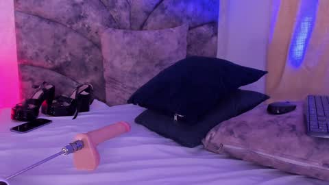 Veronica Olson online show from 2, 2, 2025