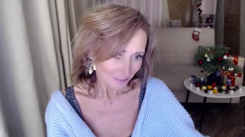 Snapshot of veronicagilbert chatting on 24, 12, 2024 Helen online show from 24, 12, 2024