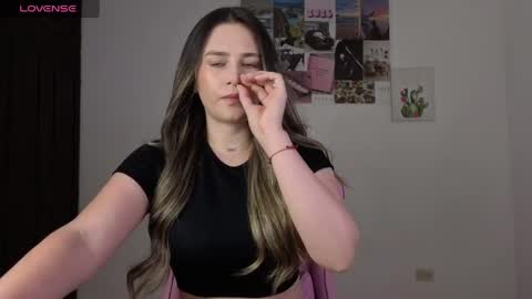Snapshot of veronika__winslow_ chatting on 24, 5, 2026 Vero online show from 24, 5, 2026