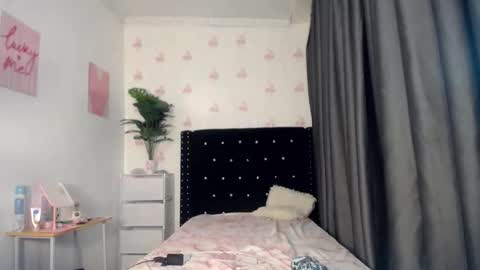 Snapshot of vexin_paxley chatting on 6, 4, 2026 vexin_paxley online show from 6, 4, 2026