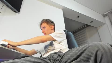 vibemygirl online show from 31, 1, 2025