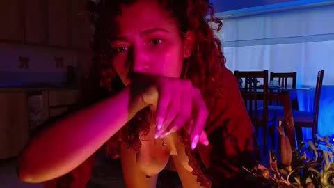 Snapshot of vicky_crazy chatting on 3, 1, 2025 Vicky  online show from 3, 1, 2025