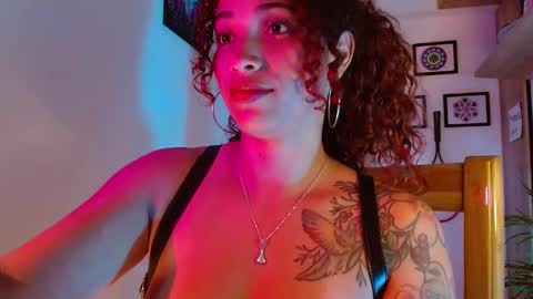 Snapshot of vicky_crazy chatting on 6, 1, 2025 Vicky  online show from 6, 1, 2025