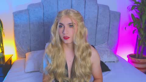 Snapshot of vicky_hot_x chatting on 3, 1, 2025 online show from 3, 1, 2025