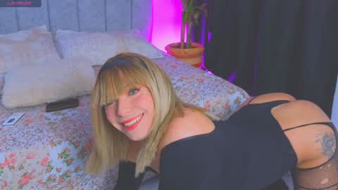 Snapshot of vicky_hot_x chatting on 7, 1, 2025 online show from 7, 1, 2025