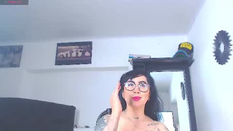 Snapshot of vicky_hotmilf chatting on 7, 7, 2026 Vicky online show from 7, 7, 2026